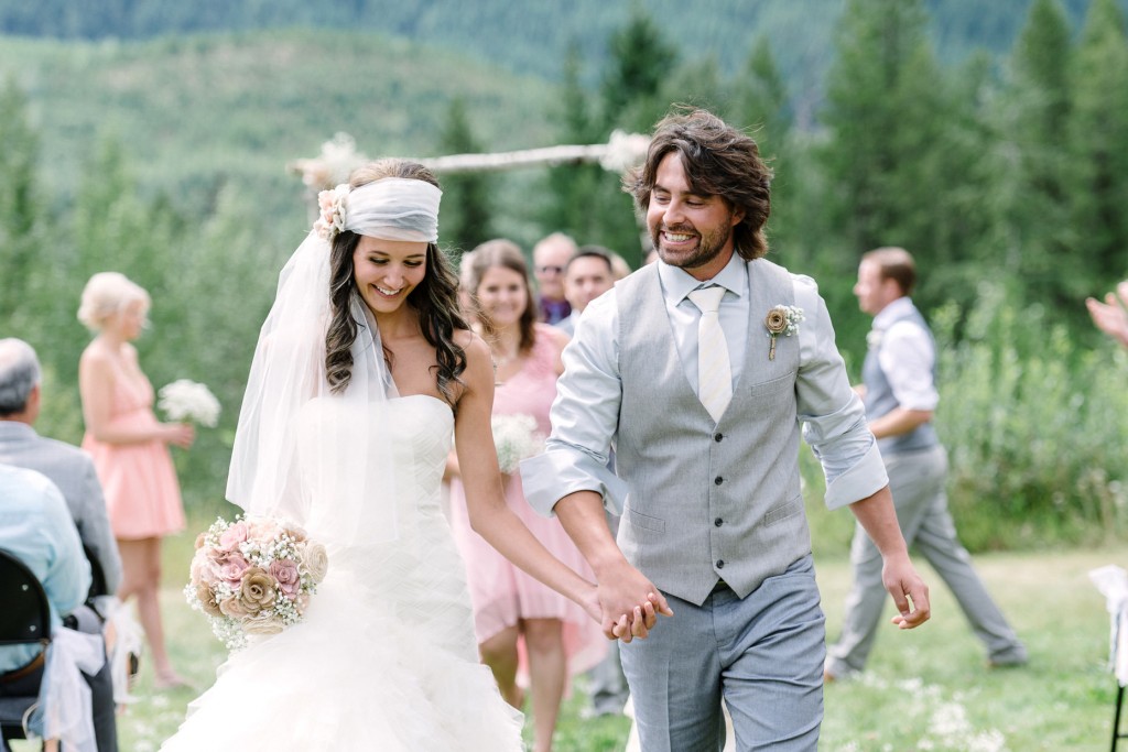 Beautiful outdoor ceremony at Heather Mountain Lodge wedding Golden BC