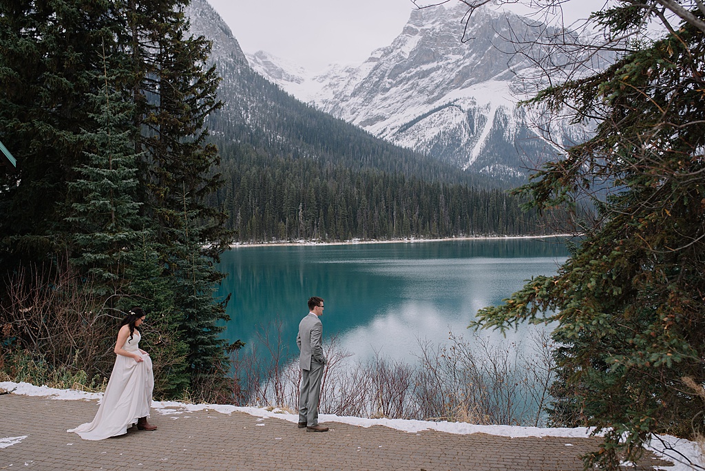 couple-first-look-emerald-lake