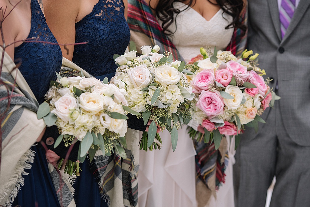bridesmaids-holding-bouquets